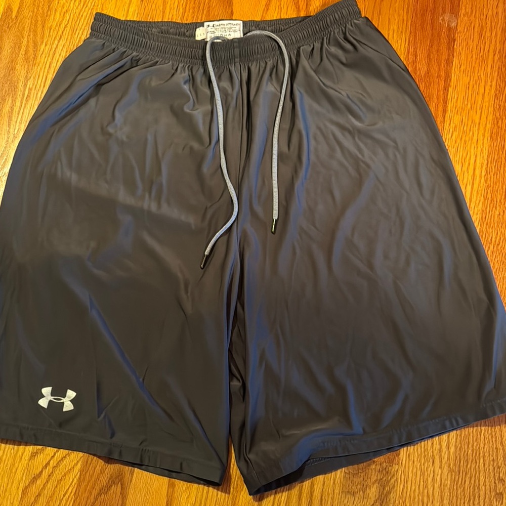 Under Armour Gray Athletic Shorts Moisture-Wicking Elastic Waistband